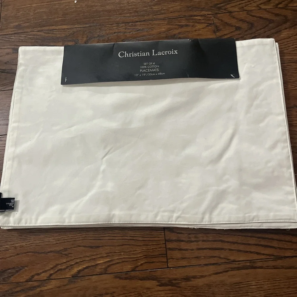 CHRISTIAN LACROIX PLACEMATS (4) GOLD CREAM LEAVES 13 X 19 100% COTTON NIP